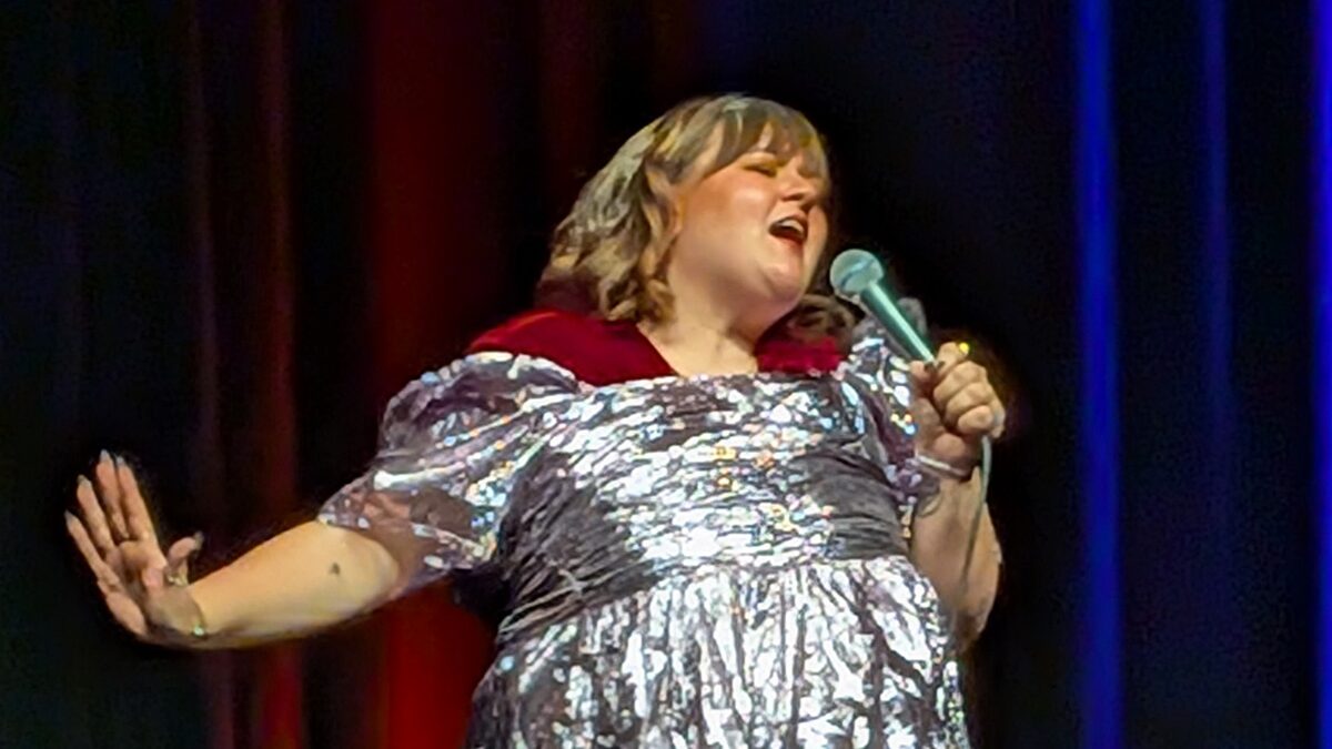 Kabarettistin Teresa Reichl begeisterte in Amberg mit einem „Heldinnen-Epos“