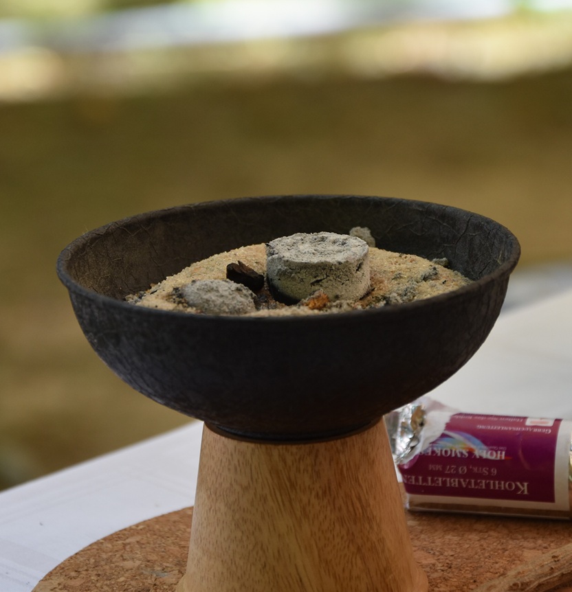 Räuchern zu den Jahreskreisfesten: Der Weg bis zu Weihrauch, Gold und Myrrhe