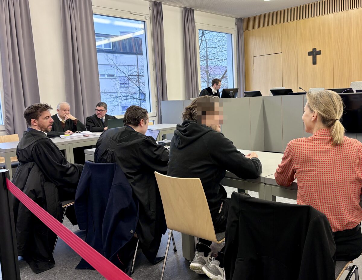 Champagner-Prozess: Verteidiger schießen gegen Staatsanwalt - der schießt zurück