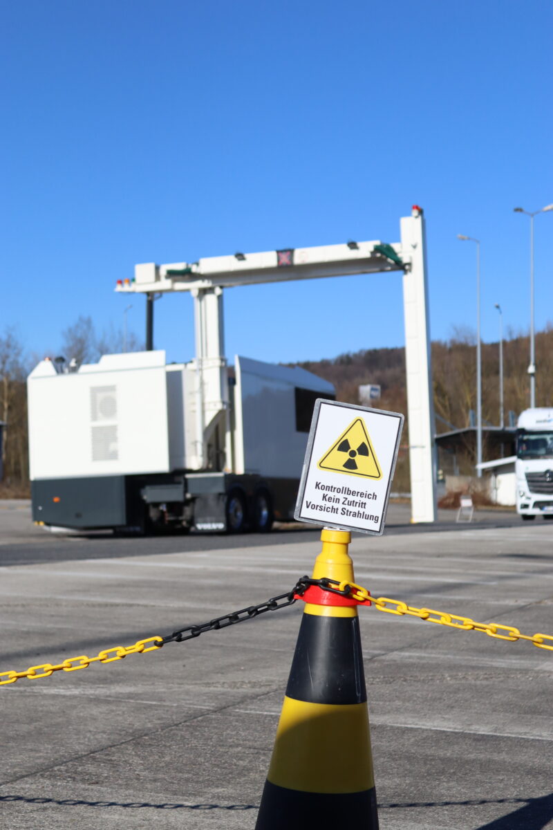 Zoll stoppt 600.000 unversteuerte Zigaretten auf der A6 bei Wernberg-Köblitz