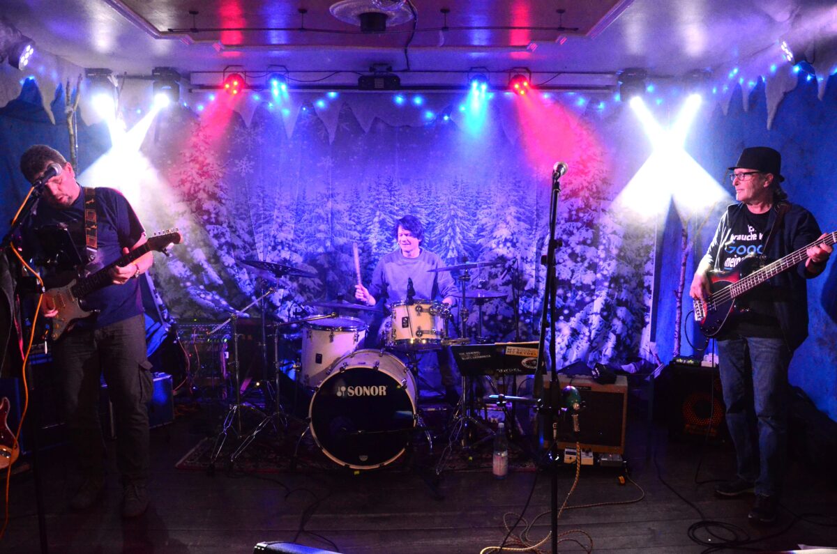 "Blues Control" kontrollieren die "Live Stage"