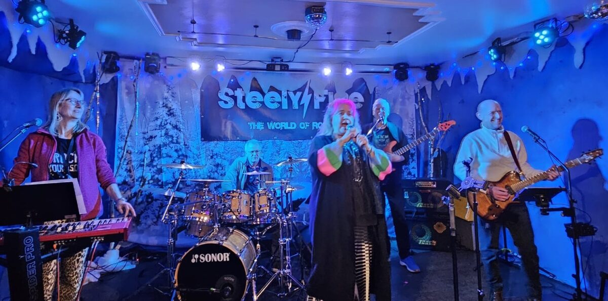 "Steely Five" auf der "Live Stage"