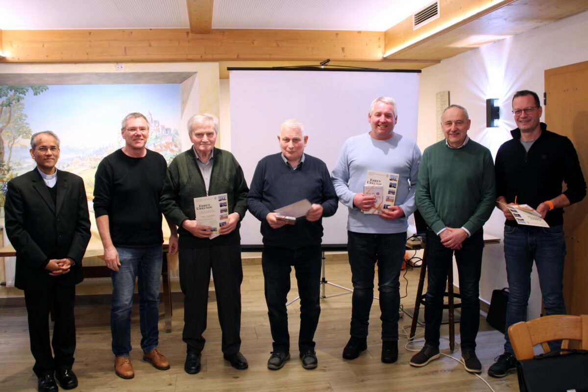 Männerverein ehrt in Parkstein langjährige Mitglieder