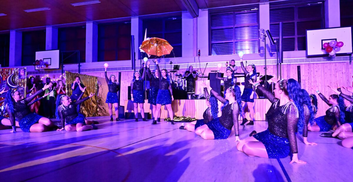 AWO-Tanzgruppe eröffnet Faschingssession in Oberviechtach