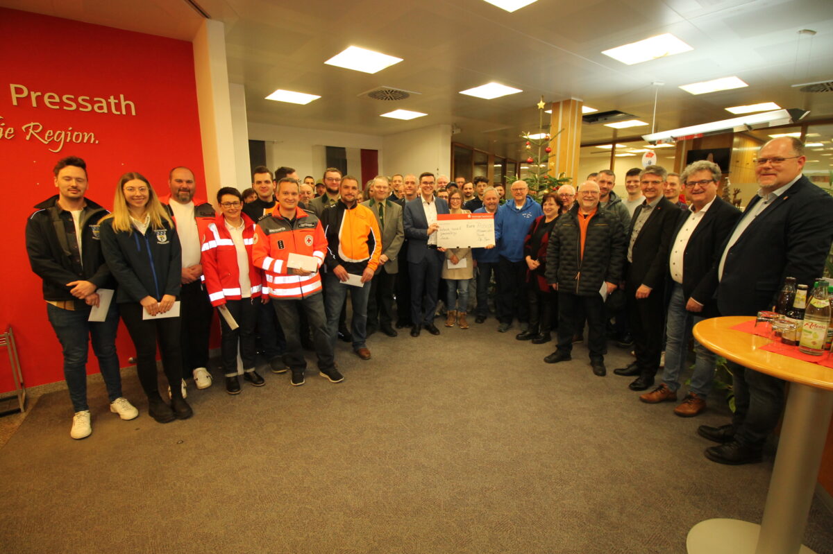 Sparkasse unterstützt Vereine in Pressath mit 22.000 Euro