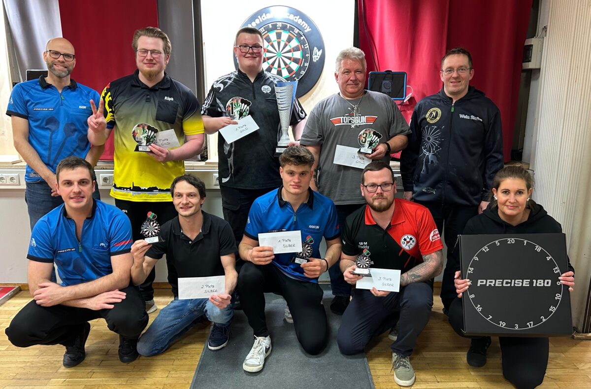 80 Darter aus Nah und Fern verwandeln die Mehrzweckhalle zum "Ally Pally"