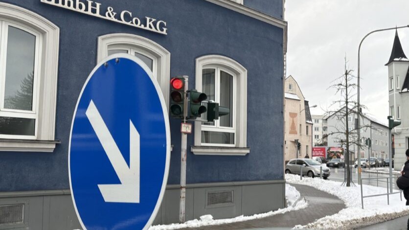 Schwerer Unfall an Kreuzung in Weiden -  Verursacher zweifelt an Ampelschaltung