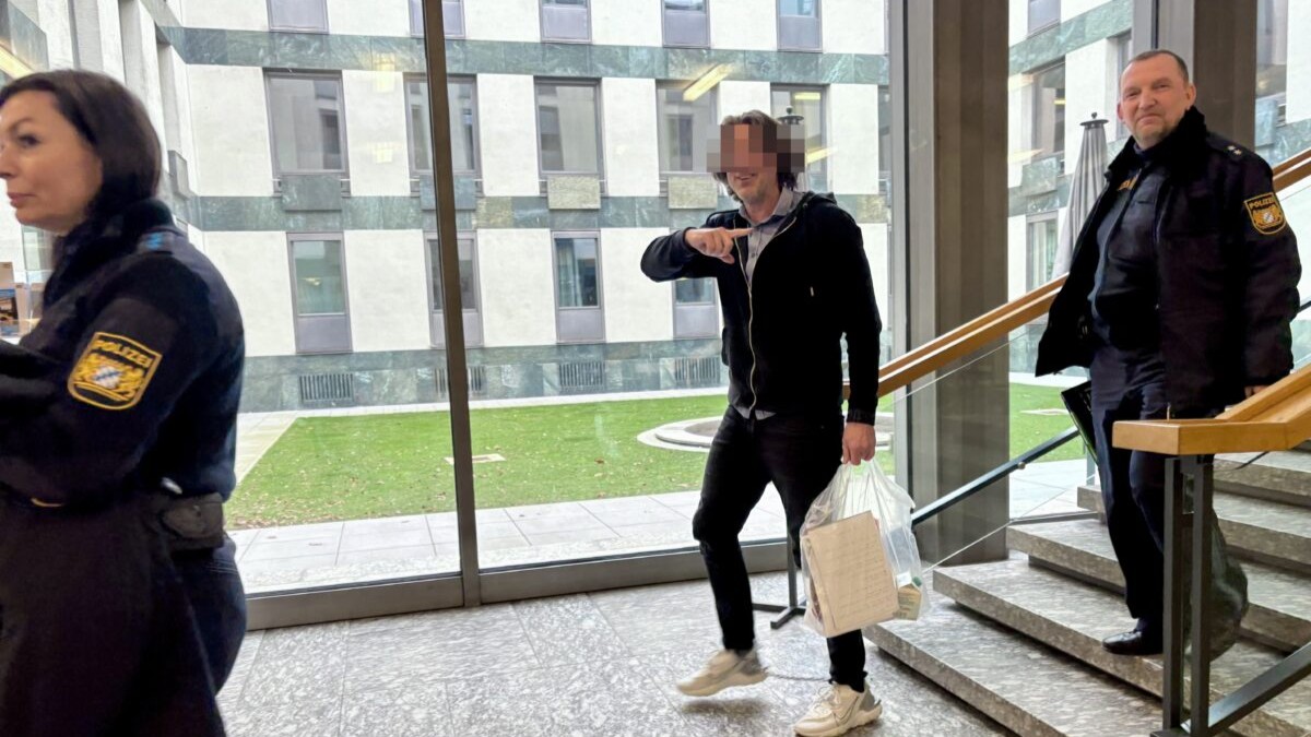 Champagner-Prozess: Angeklagter bleibt (zunächst) in Haft - Zollfahnder als Zeugen