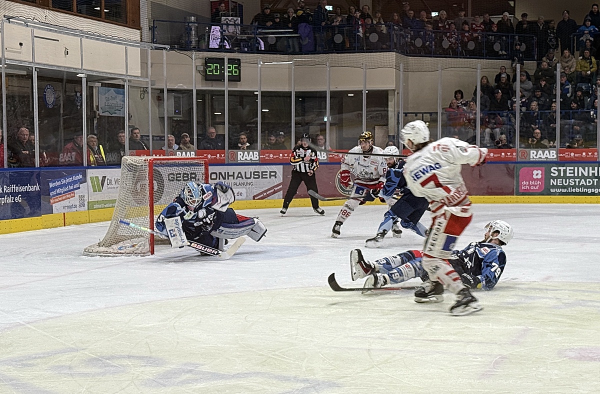 Blue Devils verlieren auf der Strafbank das Oberpfalzderby
