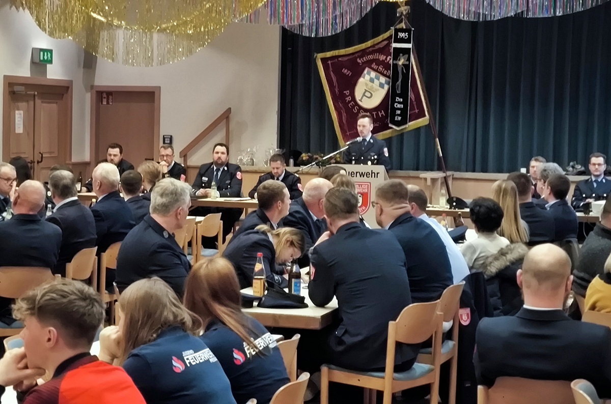 Jahreshauptversammlung der Feuerwehr Pressath: Verabschiedungen, Ehrungen und eine neue Spitze