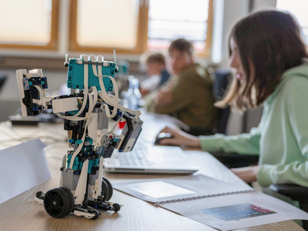 Chancen erkennen – Berufsfelder zum Anfassen: Schnuppertage bei WITRON in den Faschingsferien