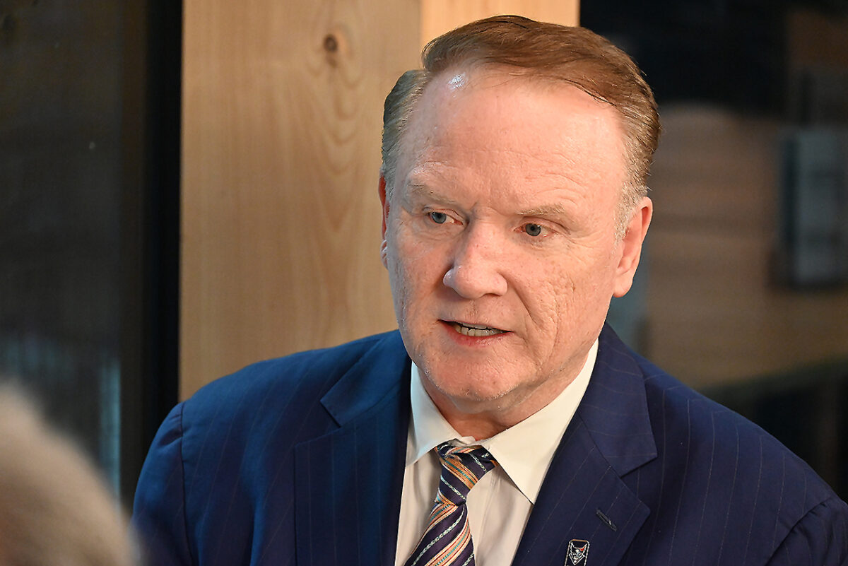 Präsident Stephan Seeger begründet Trainer-Aus bei Blue Devils