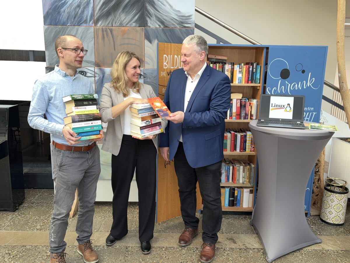 Bücher und Demokratie im vhs-Frühjahrsprogramm in Amberg-Sulzbach