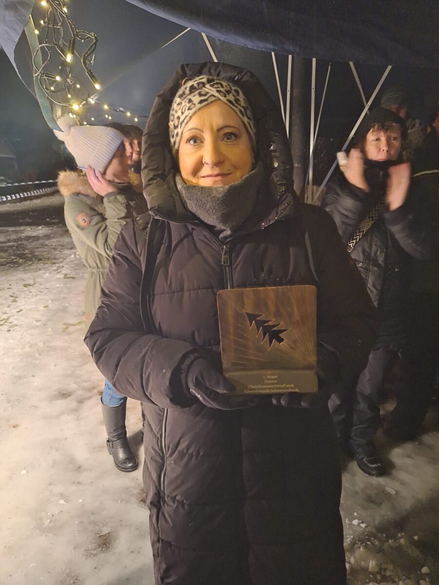 Comeback des Christbaumweitwurfs begeistert Schwarzenbach