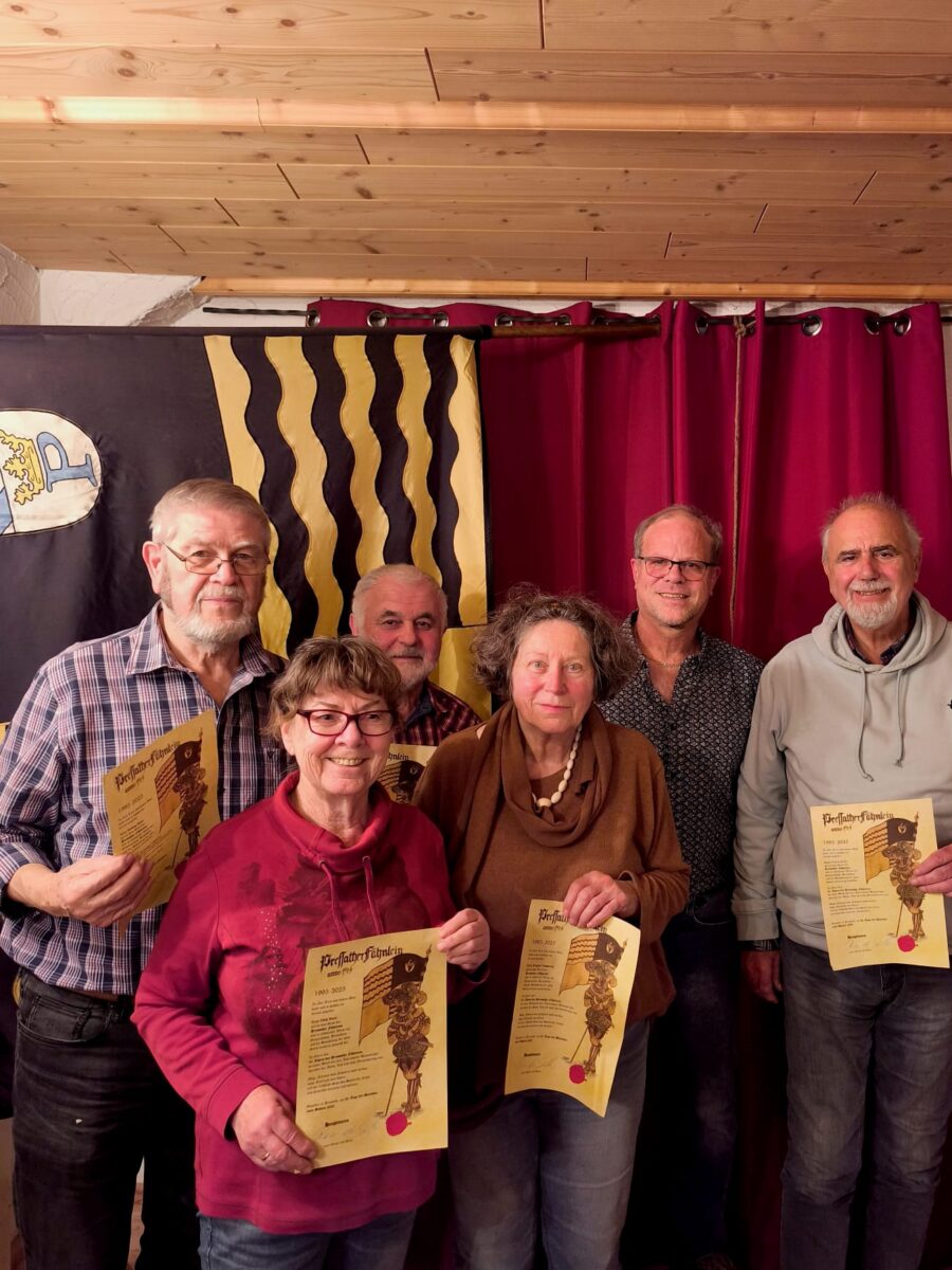 Überraschende Ehrung für langjährige Mitglieder des Pressather Fähnleins