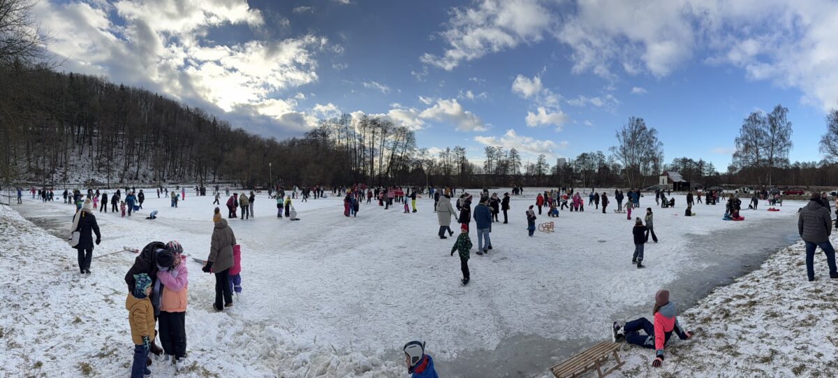 Eisdisco feiert Comeback am Eislaufplatz in Burglengenfeld