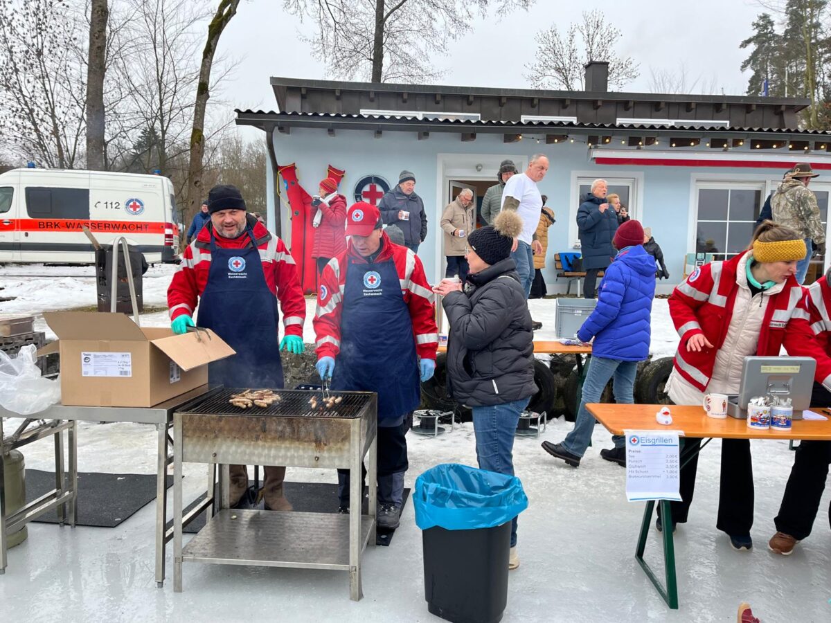 Eisgrillen feiert Comeback am Rußweiher in Eschenbach