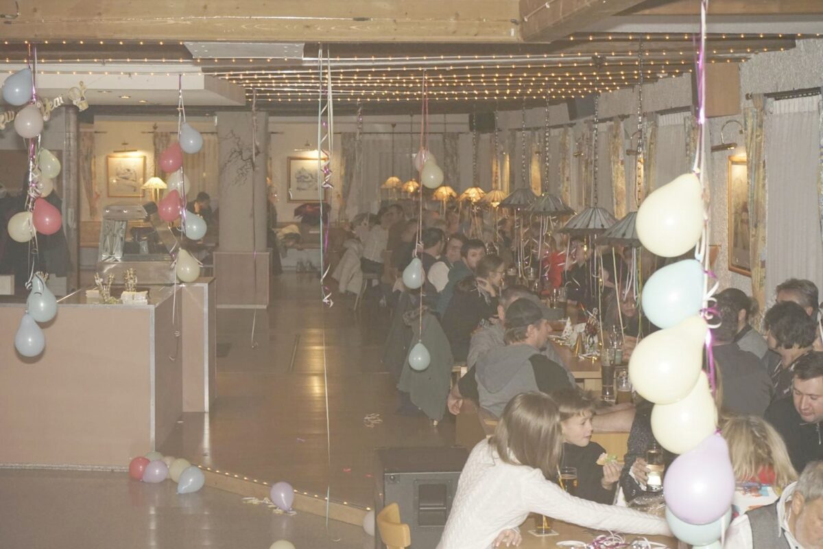 Ein Hauch Nostalgie": "Kuch-Saal" in Eslarn zum Neustart gut besucht