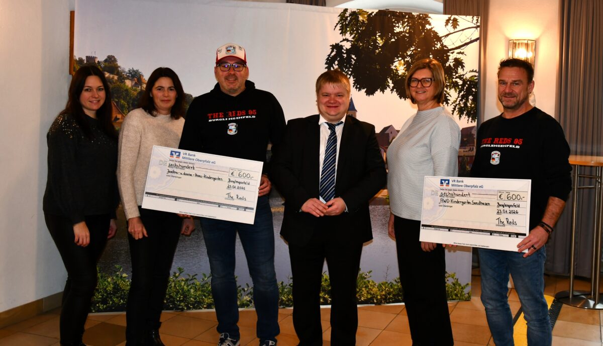 Fanclub The Reds spendet je 600 EUR an Burglengenfelder Kindergärten