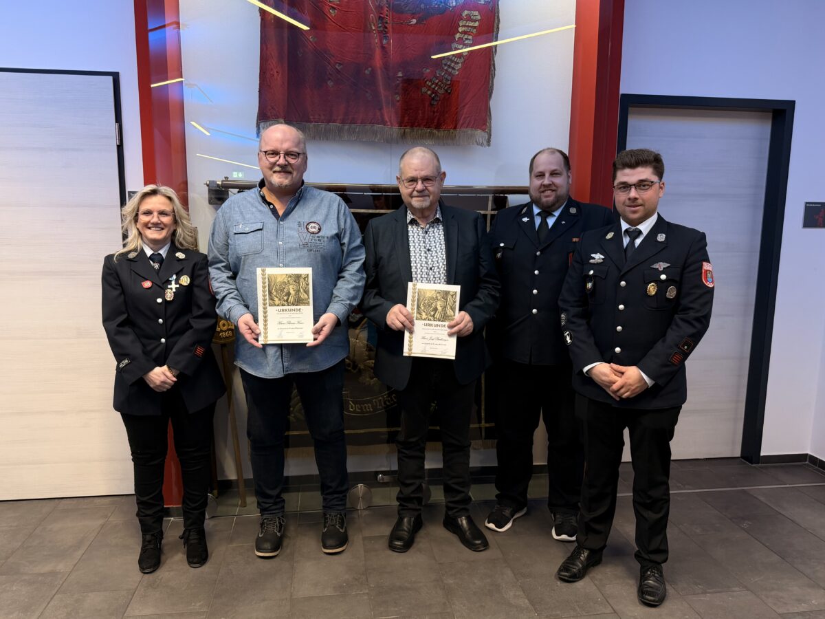 Feuerwehr Floß ehrt langjährige Mitglieder