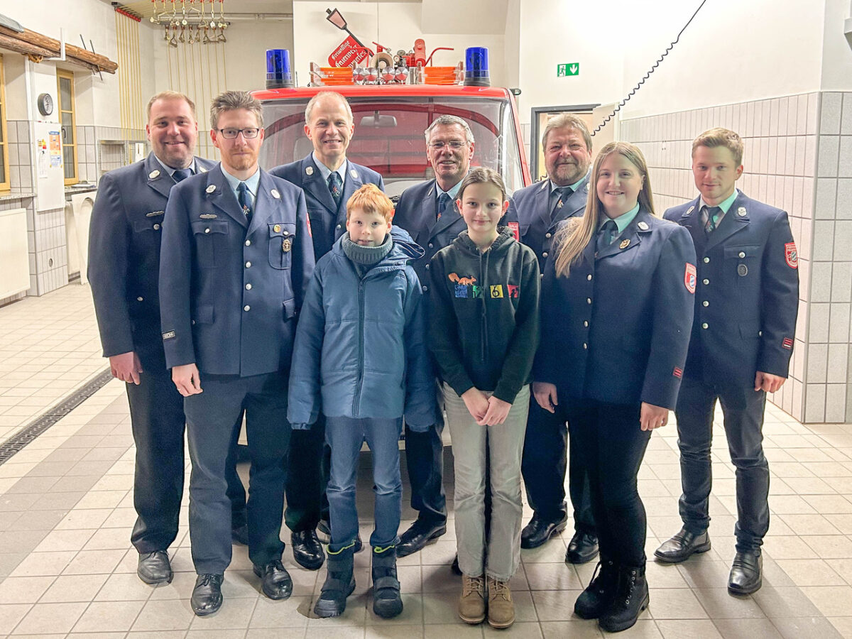 Feuerwehr ehrt langjährige Mitglieder und befördert Aktive in Hammerles