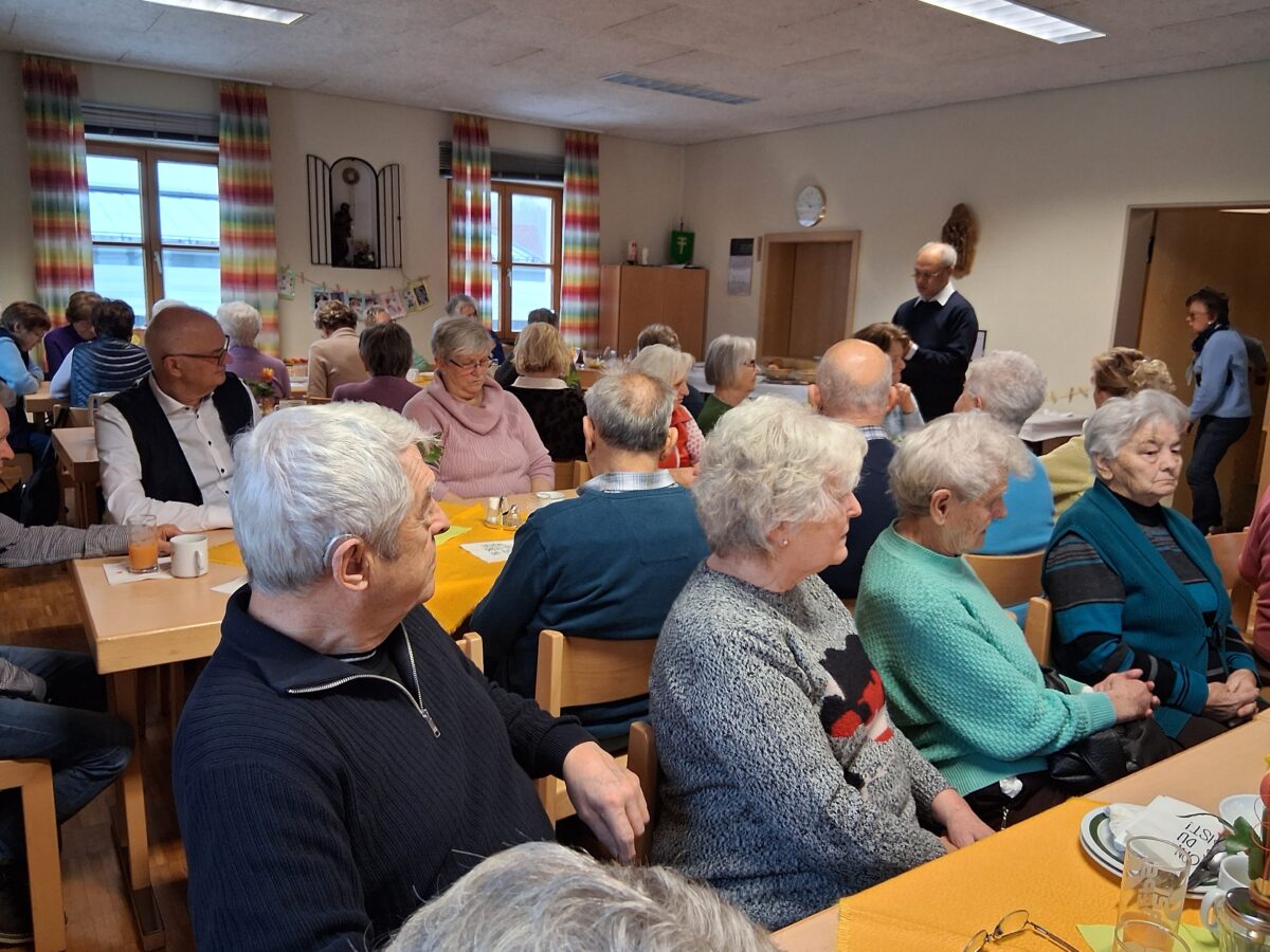 Frühstücksbüfett vereint Pfarrsenioren in Weiherhammer