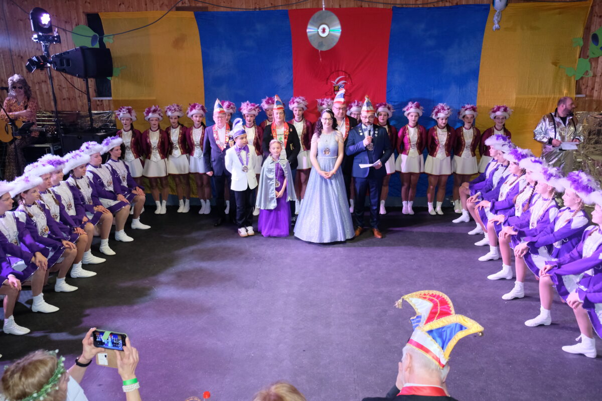 Faschingsgesellschaft verwandelt Eschenbach zum Zentrum des Universums