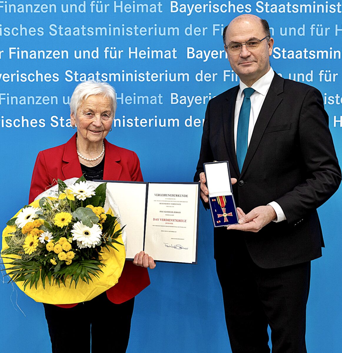 Hilde Zebisch erhält Bundesverdienstkreuz für Engagement in Weiden