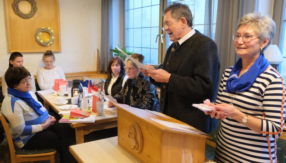 Katholischer Frauenbund Floß ehrt langjährige Mitglieder