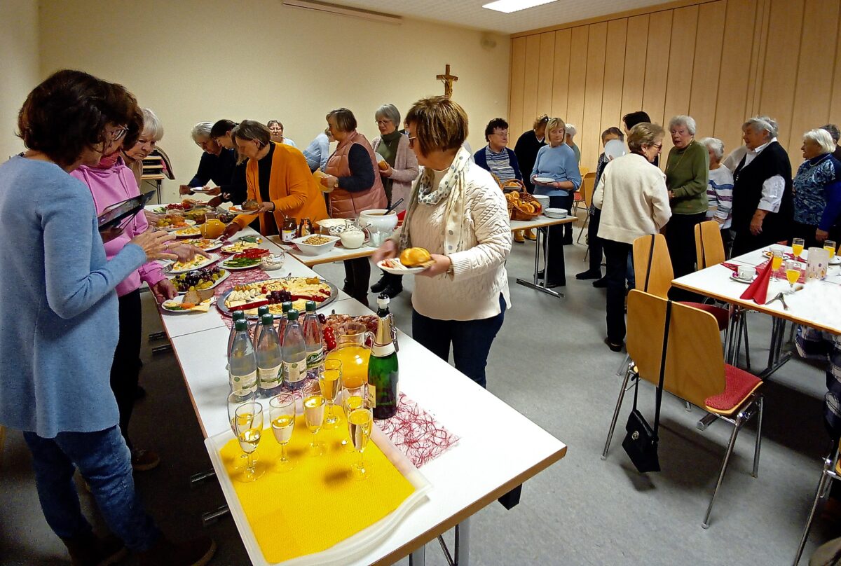 Katholischer Frauenbund startet in Schirmitz mit festlichem Frühstücksbuffet