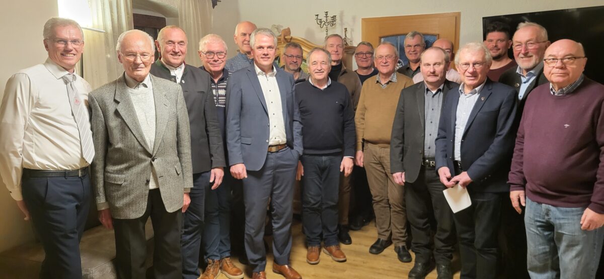 Männergesangverein Flossenbürg ehrt Chorleiter für 30 Jahre