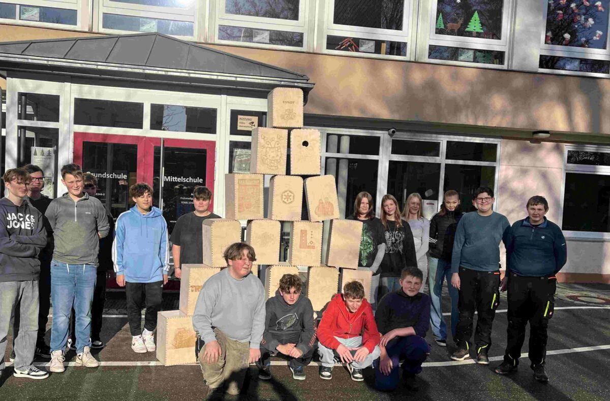 Mittelschule Erbendorf baut Cajons mit KYUB