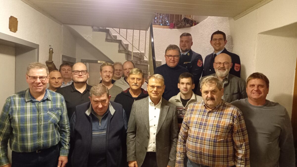 Neuwahlen verjüngen Feuerwehrvorstand in Bernstein