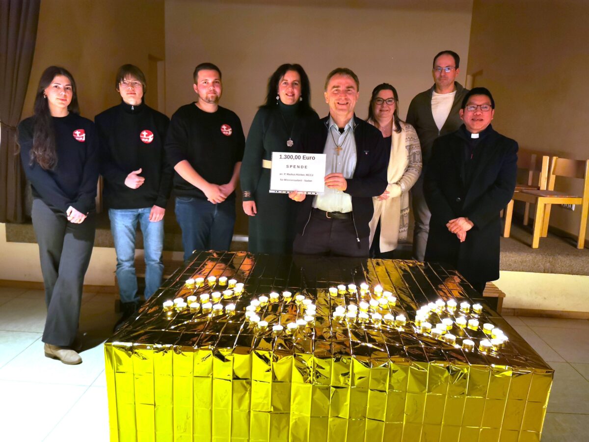 Pfarrei Thurndorf überreicht am Neujahrsempfang eine Spende an Comboni-Missionare