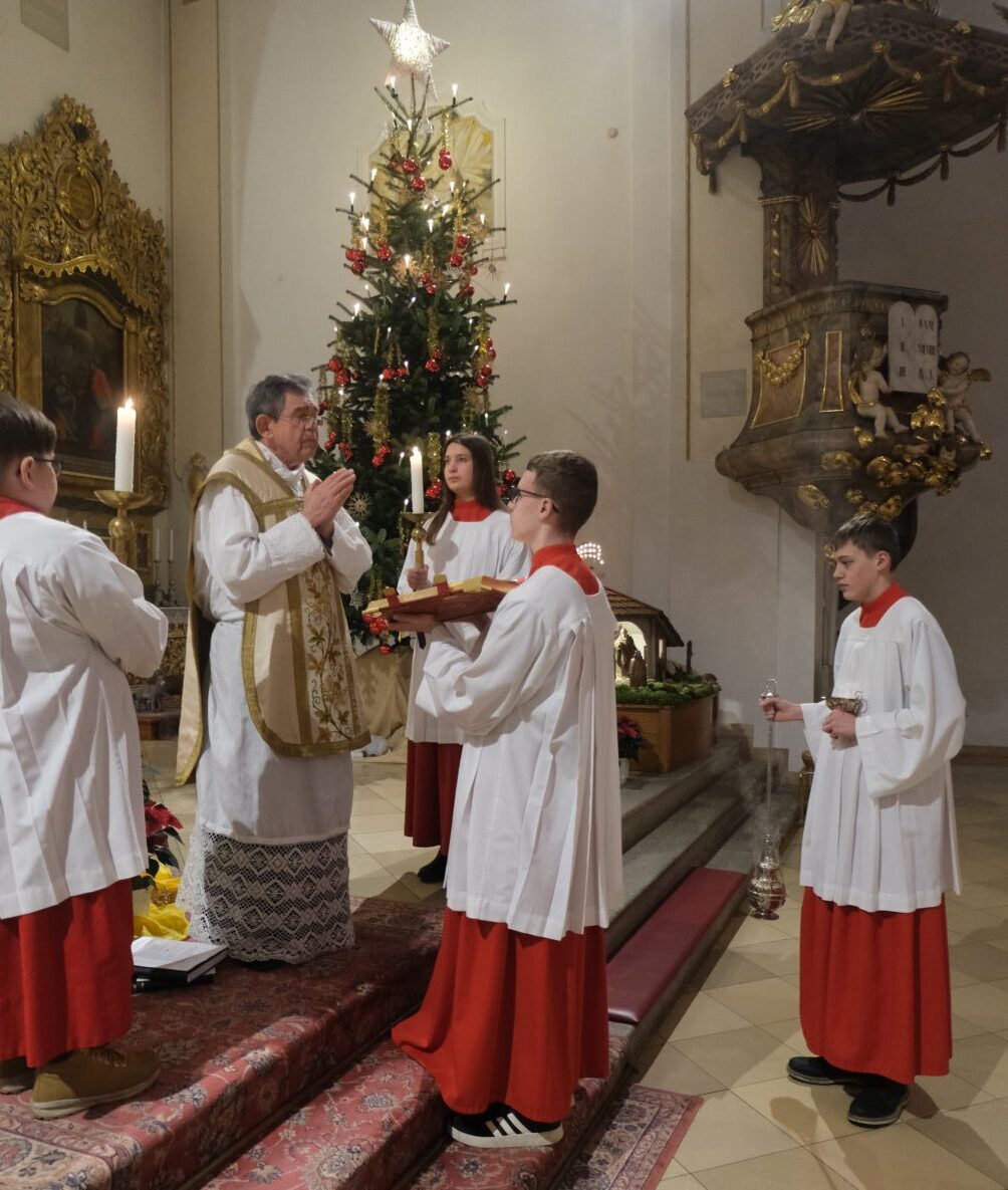 Pfarrer Früchtl dankt Gläubigen in Floß für kirchlichen Dienst