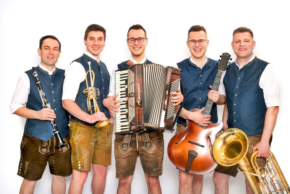 Schwungvoll ins neue Jahr – Oberkrainer-Power im Postkeller“