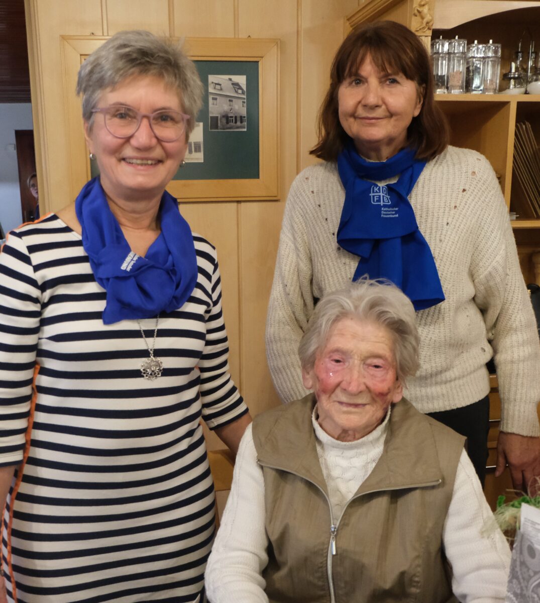 Sophie Dollhopf: 70 Jahre im Katholischen Frauenbund Floß