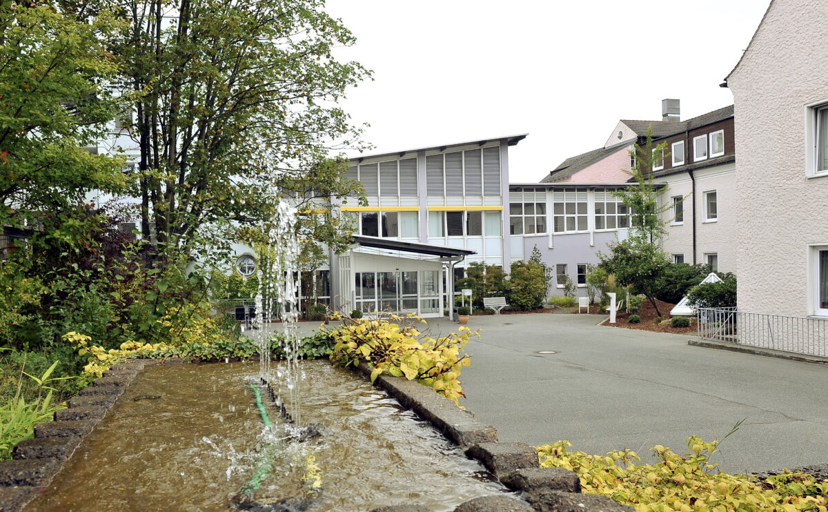 Steinwaldklinik feiert 30 Jahre mit Vortragsreihe in Erbendorf