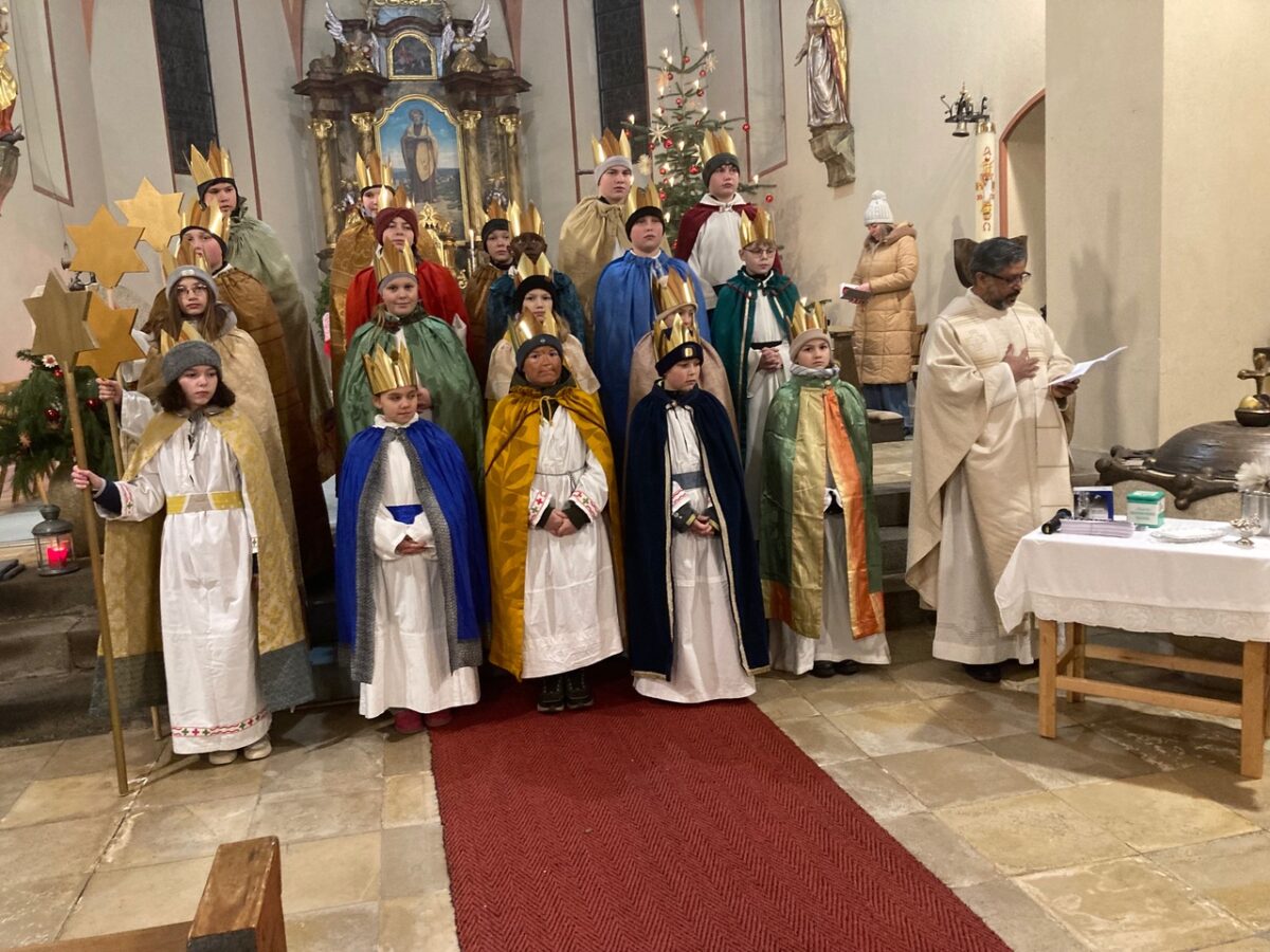 Sternsinger sammeln in Döllnitz gegen Kinderarbeit