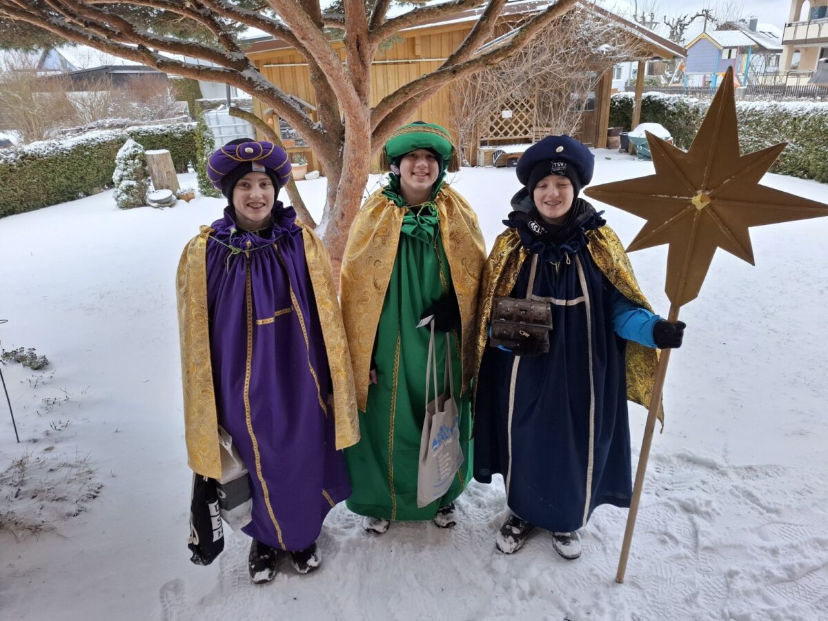 Sternsinger trotzen schlechtem Wetter in Eslarn