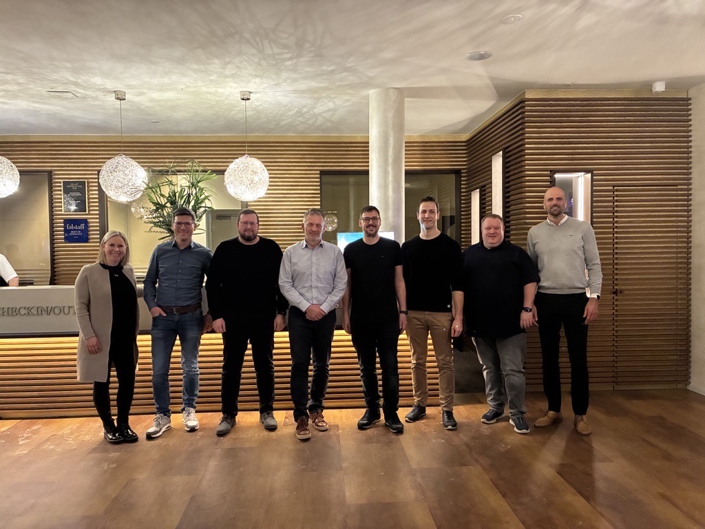 System Logistics ehrt langjährige Mitarbeitende in Hofenstetten