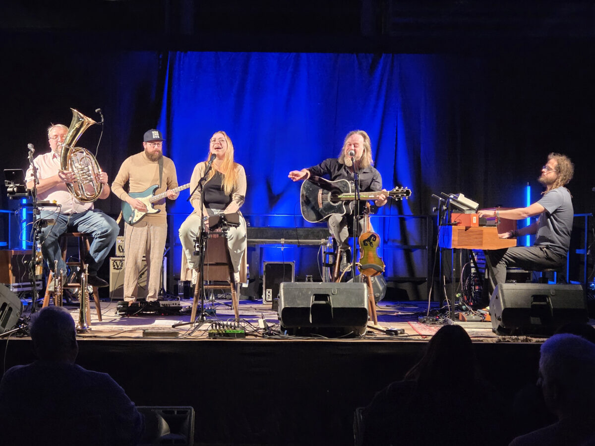Wurzelwasser begeistert in der Stadthalle Maxhütte-Haidhof