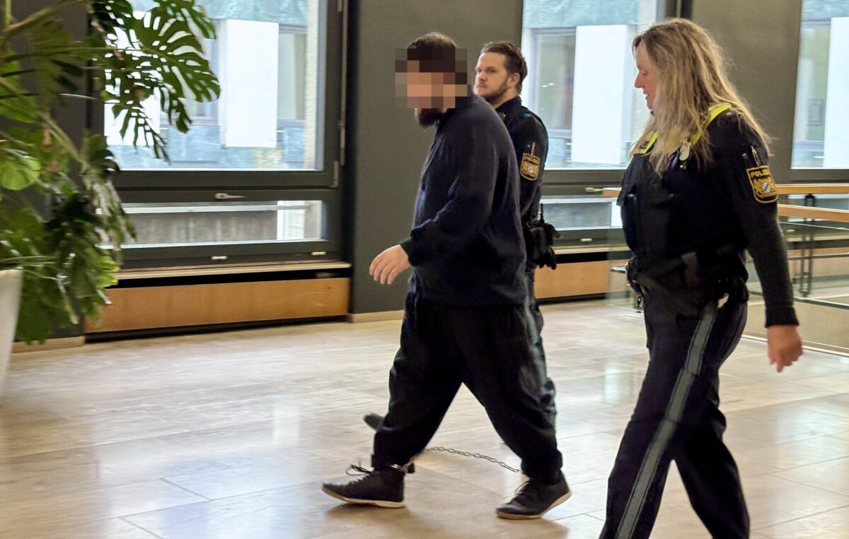 Aus Weiden zum Dschihad aufgerufen: IS-Anhänger (23) vor Amtsgericht