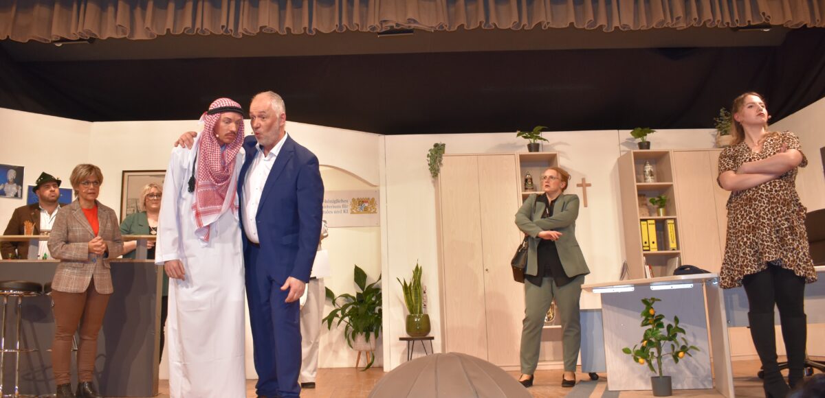 Das neue Stück der Katholischen Theatergruppe befasst sich KI und einem Minister im Doppelpack