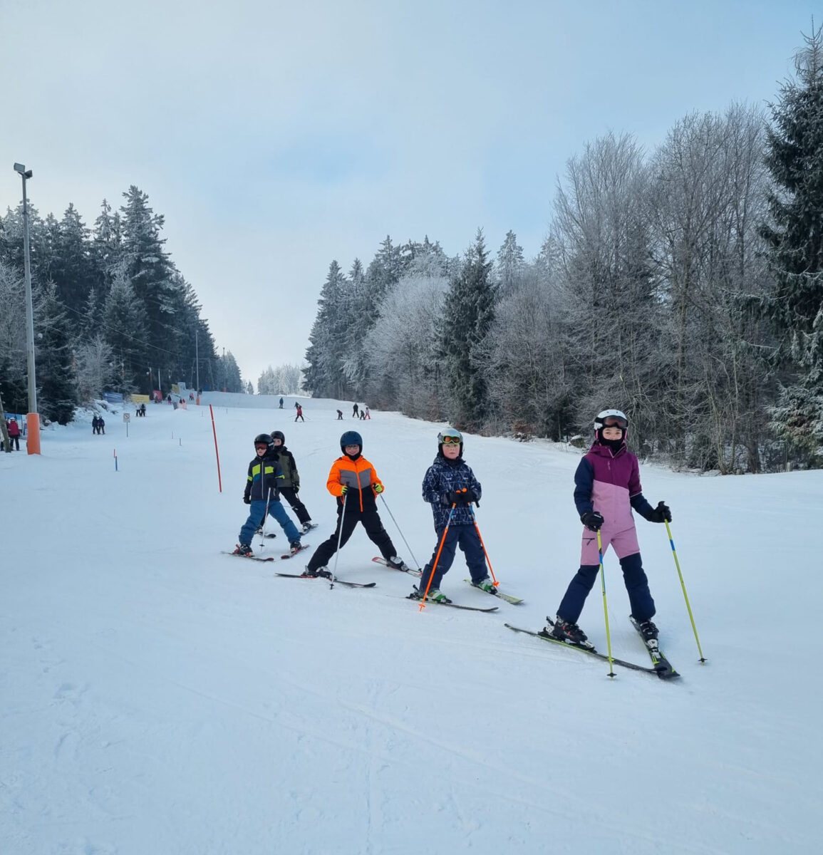 Ein schulischer Wintertraum am Skihang und in der Loipe