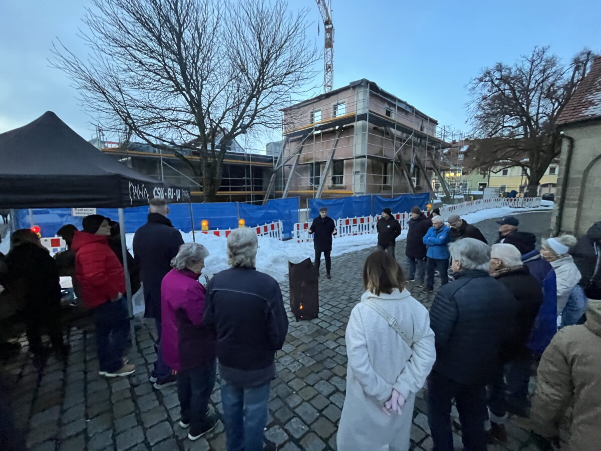Baustellenseidl an der CSU-Feuertonne