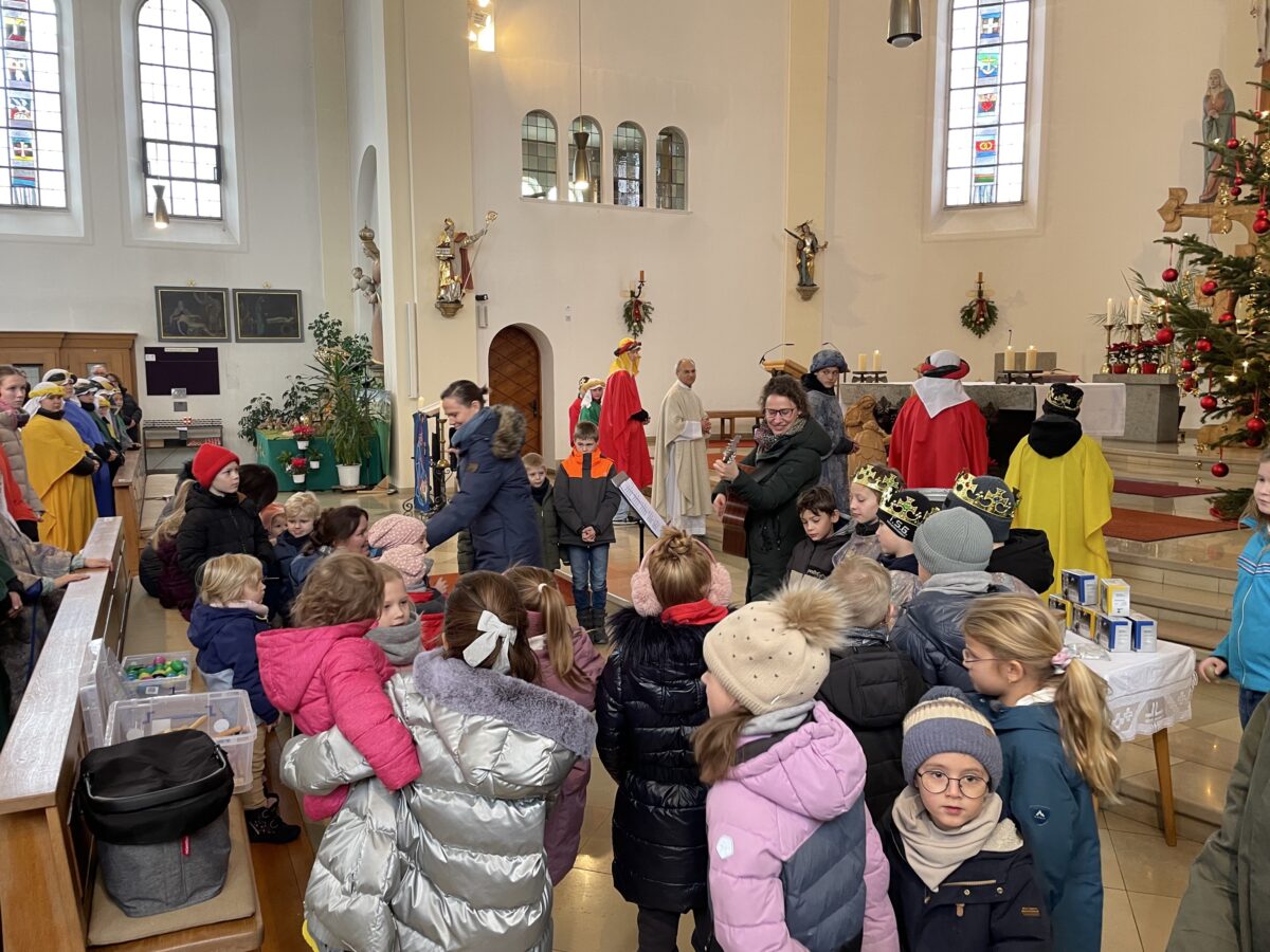 Sternsinger sammeln 4.423 Euro gegen Kinderarbeit in Weiherhammer