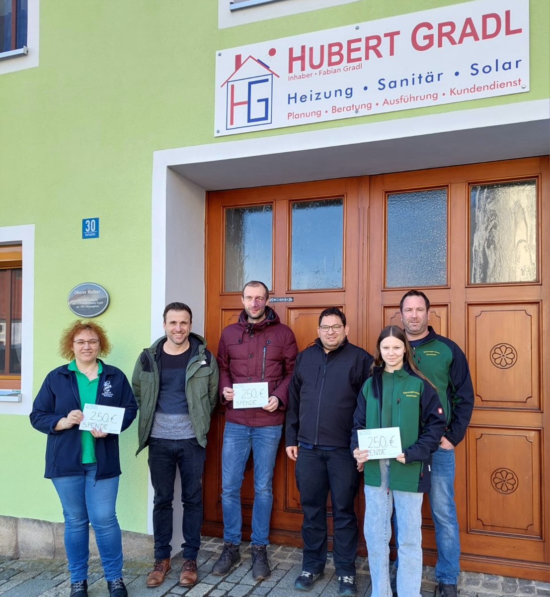 Heizungsbau Gradl unterstützt erneut Jugendarbeit mit Spenden