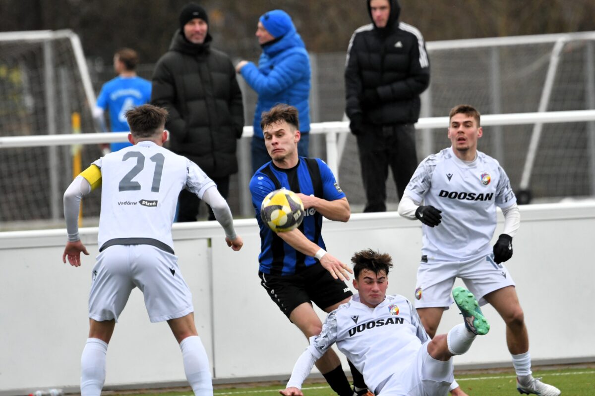 Mit viel Teamspirit und Zuversicht reist die SpVgg SV Weiden nach Großschwarzenlohe
