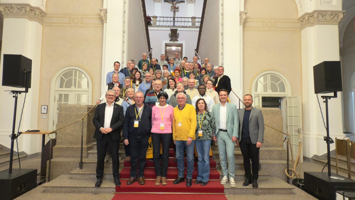 Besucher aus Schwandorf und Cham debattieren bezahlbaren Wohnraum im Landtag